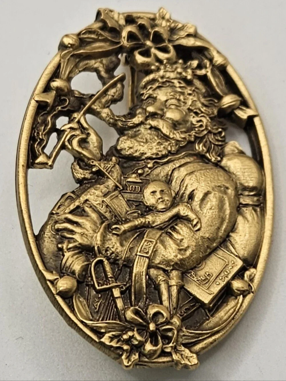 Vintage Santa Claus Brooch Gold Tone Oval Christmas Pin Victorian Style Toy Sack